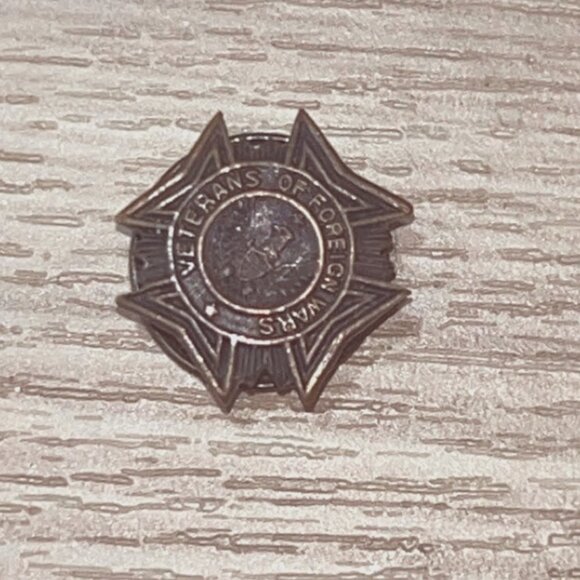 Vets Of Foreign Wars Screw on Pin - Very RARE collectable! - Picture 2 of 3